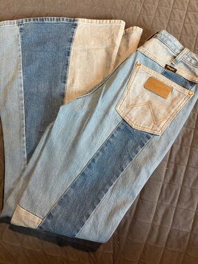 Women’s Wrangler Two-Tone Lainey Wilson Patchwork Denim Flare Jeans